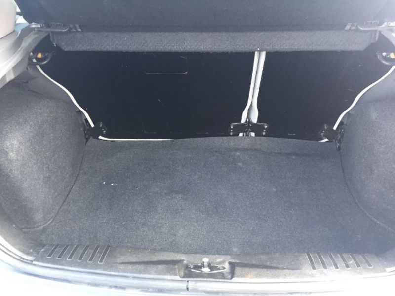 2002 Ford Fiesta GHIA 16V image 5