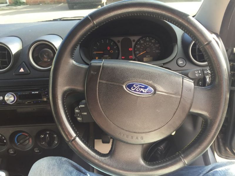 2002 Ford Fiesta GHIA 16V image 8