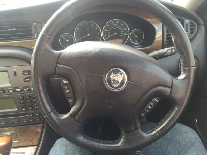 2003 Jaguar X-Type V6 SE image 8