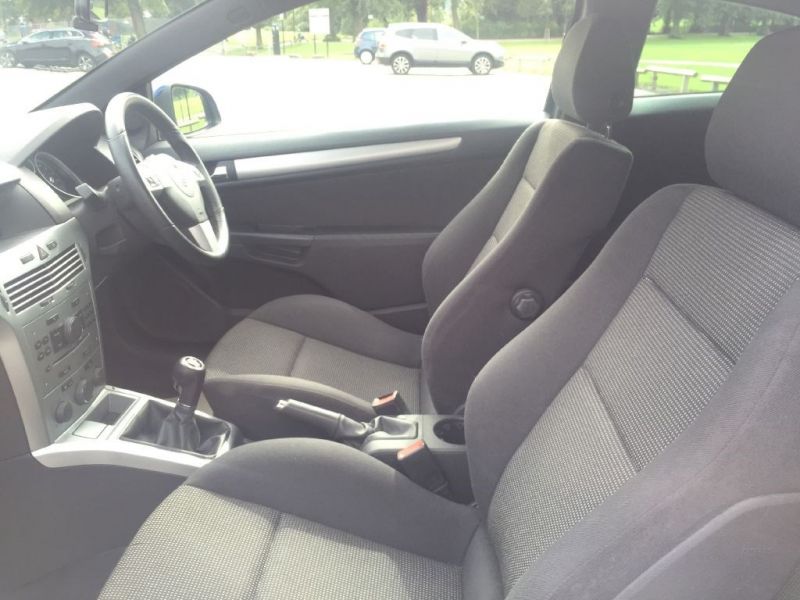 2010 Vauxhall Astra SRI image 5