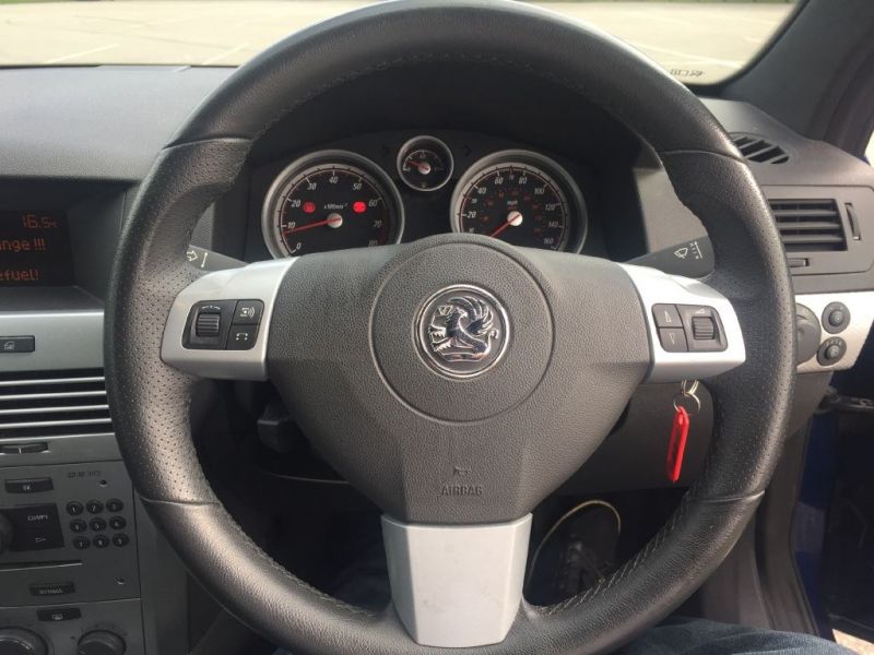 2010 Vauxhall Astra SRI image 7