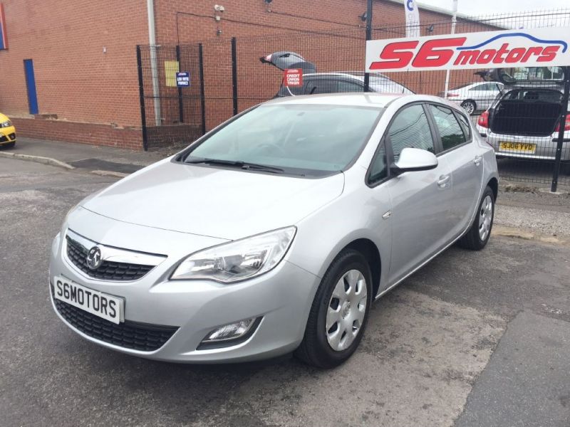 2010 Vauxhall Astra ES image 2