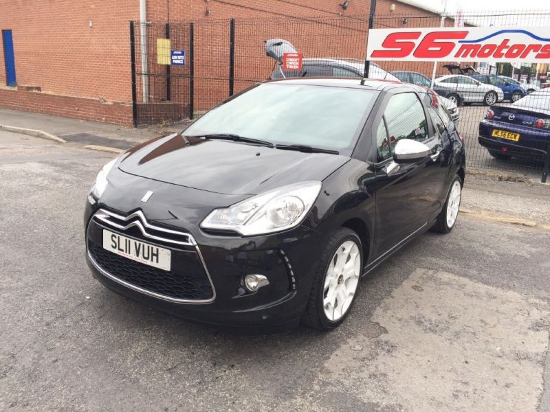 2011 Citroen DS3 BLACK AND WHITE image 2