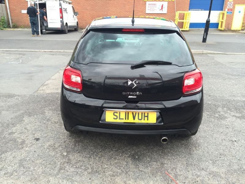 2011 Citroen DS3 BLACK AND WHITE image 3