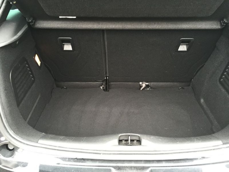 2011 Citroen DS3 BLACK AND WHITE image 4