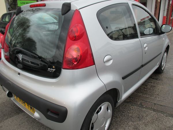 2008 PEUGEOT 107 1.0 Urban image 7