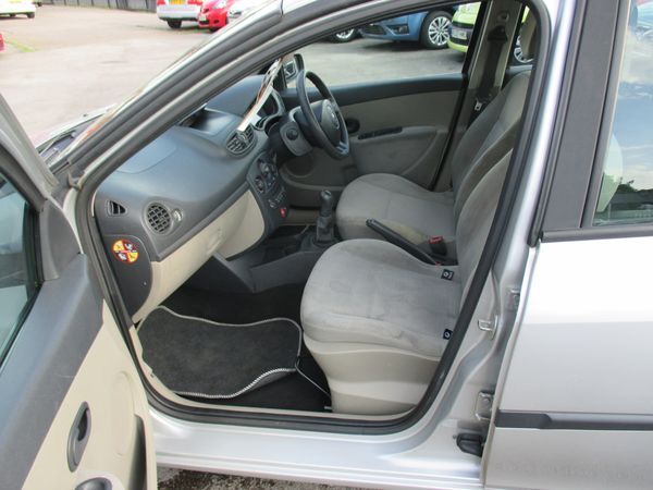 2006 RENAULT CLIO 1.4 16V Expression image 5