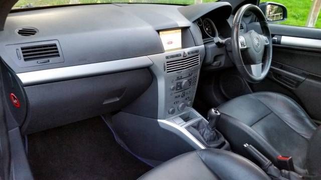 2008 VAUXHALL ASTRA 1.9 CDTi 16V SRi image 6