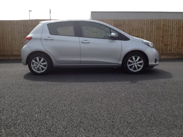 2012 TOYOTA YARIS 1.3 VVT-I T SPIRIT 5d image 2