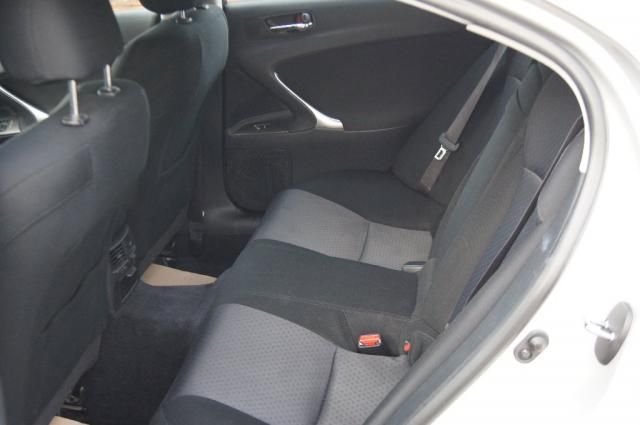 2007 LEXUS IS 2.2 220D 4d image 7