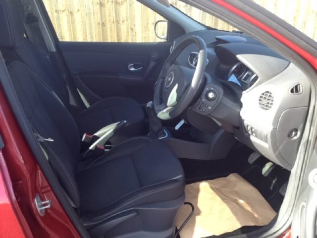 2010 RENAULT CLIO DYNAMIQUE DCI image 5