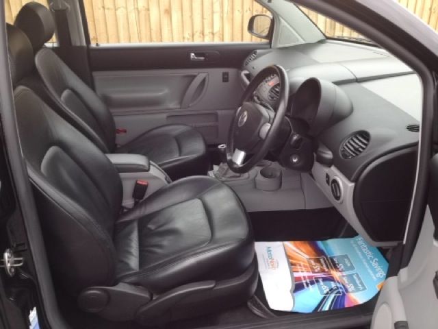 2004 VOLKSWAGEN BEETLE 8V image 4