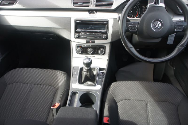 2012 VOLKSWAGEN PASSAT S TDI image 4