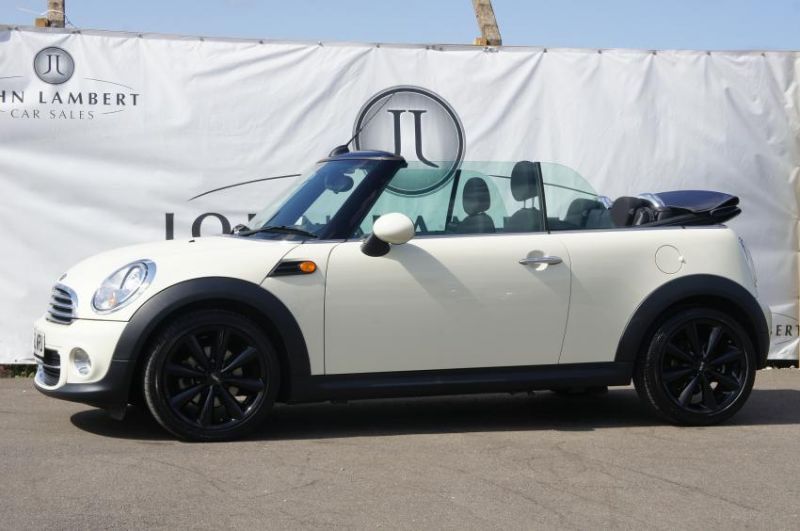 2010 MINI CONVERTIBLE COOPER image 2