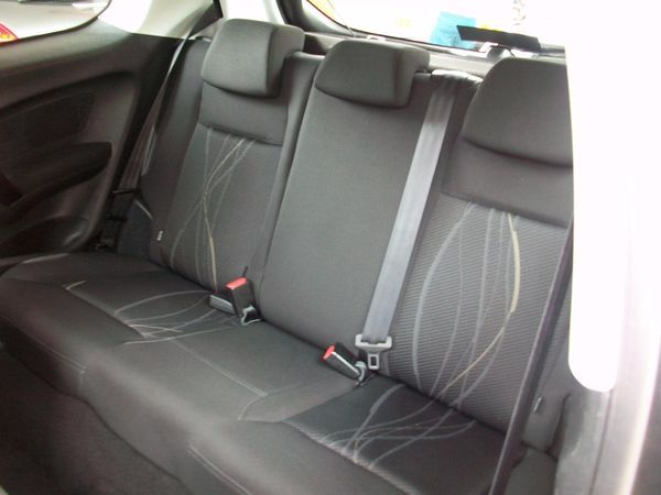 2013 Peugeot 208 1.0 VTi Active image 5