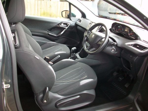 2013 Peugeot 208 1.0 VTi Active image 6