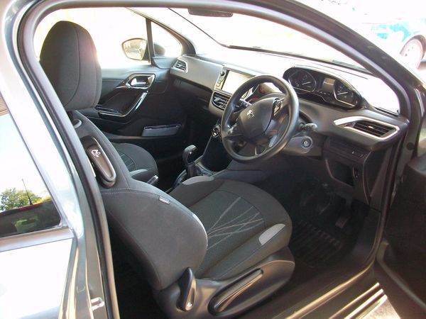 2012 Peugeot 208 1.2 VTi Active 3dr image 4