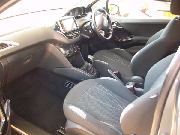 2012 Peugeot 208 1.2 VTi Active 3dr image 5