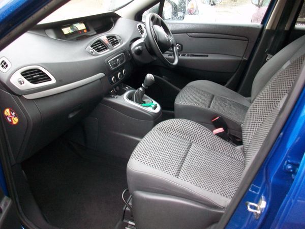 2011 Renault Scenic 1.5 dCi 110 Expression 5dr image 5