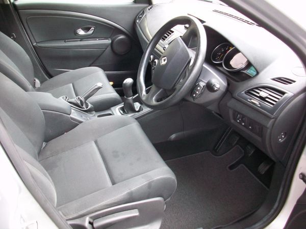 2011 Renault Megane Expression Dci 90 image 4