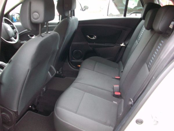 2011 Renault Megane Expression Dci 90 image 6