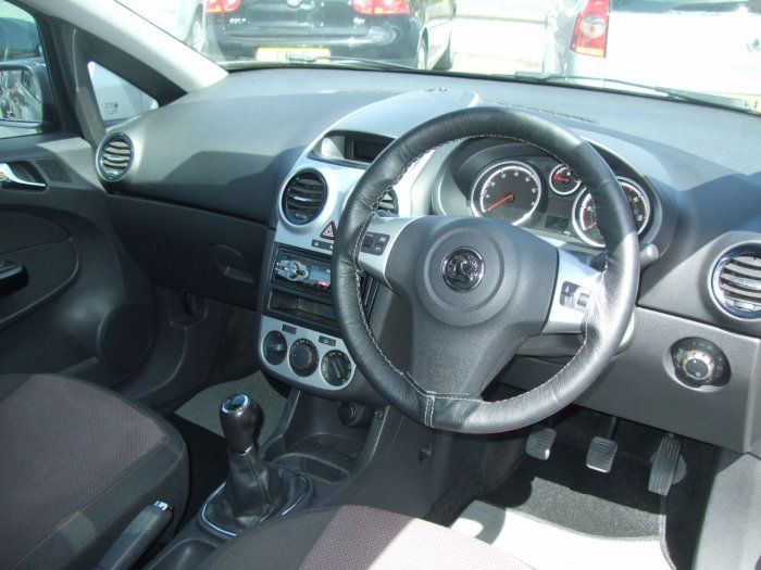 2007 Vauxhall Corsa 1.2i 16V SXi 3dr image 6