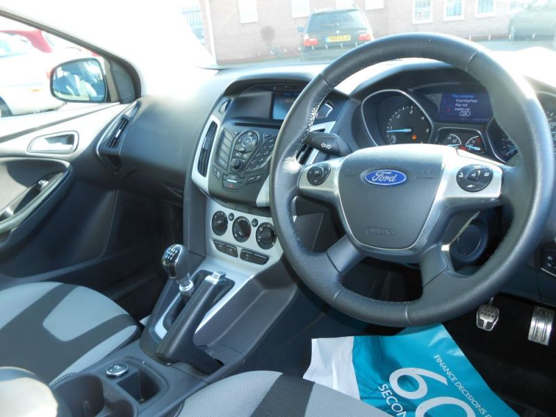 2012 Ford Focus 1.6 TDCi Zetec S 5dr image 7