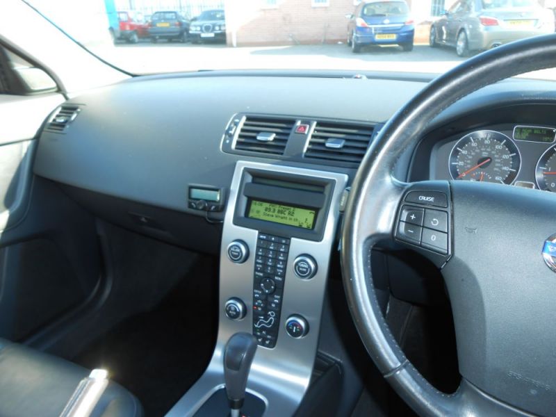 2009 Volvo S40 2.4 D5 SE Lux Geartronic 4dr image 6