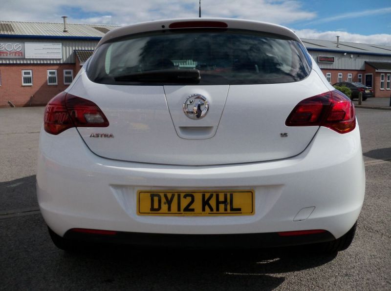 2012 Vauxhall ASTRA 1.6 SRI image 3