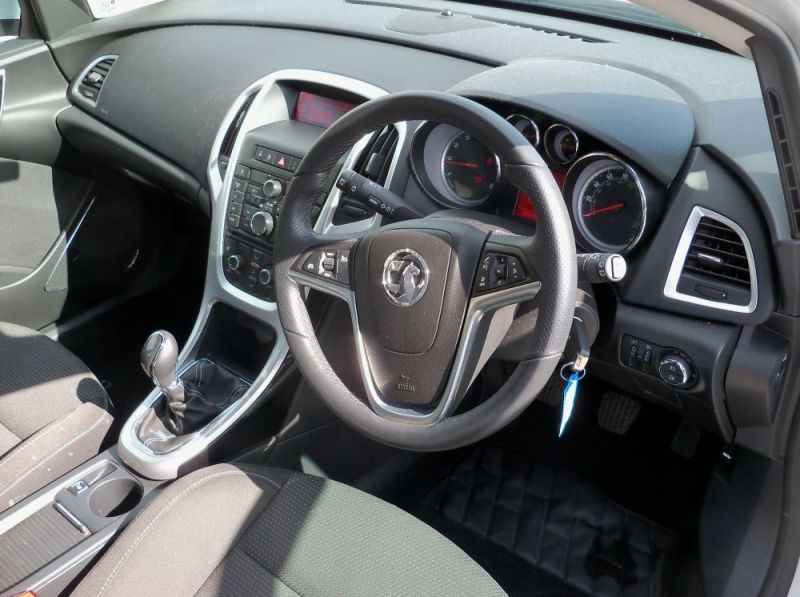 2012 Vauxhall ASTRA 1.6 SRI image 5