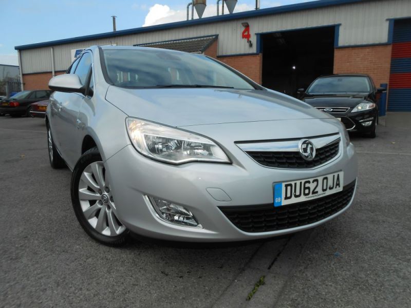 2012 Vauxhall Astra 2.0 CDTi ecoFLEX 16v SE image 1