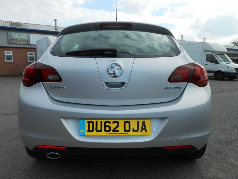 2012 Vauxhall Astra 2.0 CDTi ecoFLEX 16v SE image 3