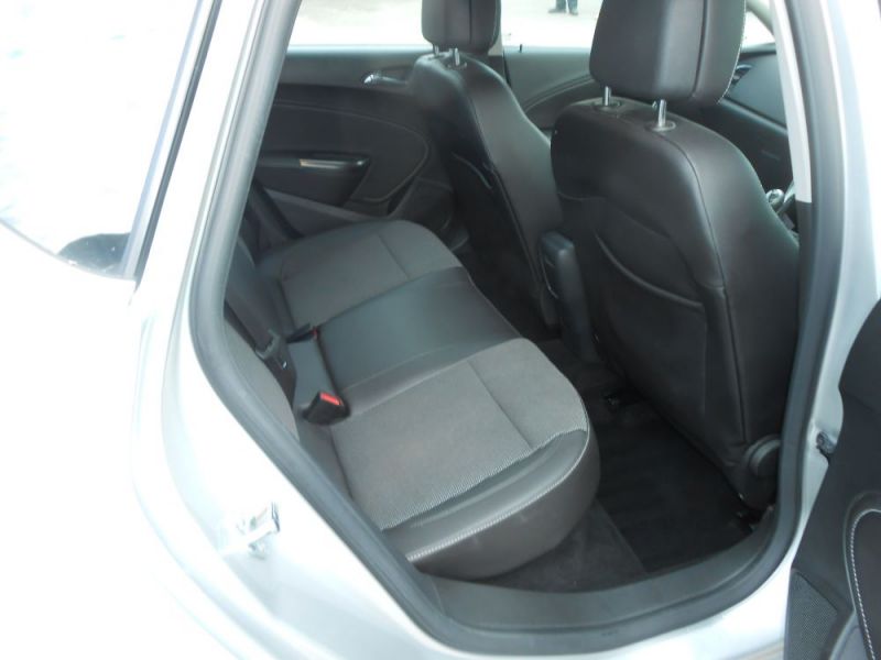 2012 Vauxhall Astra 2.0 CDTi ecoFLEX 16v SE image 5