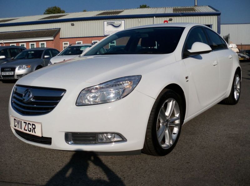 2011 Vauxhall Insignia 2.0 CDTi 16v SRi 5dr image 2