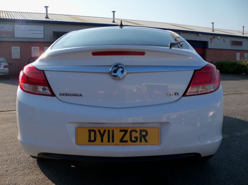 2011 Vauxhall Insignia 2.0 CDTi 16v SRi 5dr image 3