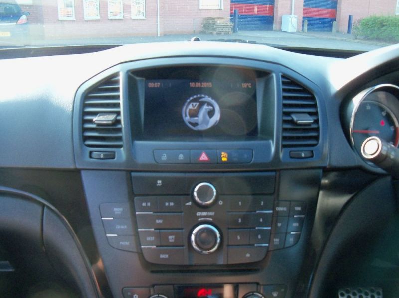 2011 Vauxhall Insignia 2.0 CDTi 16v SRi 5dr image 7