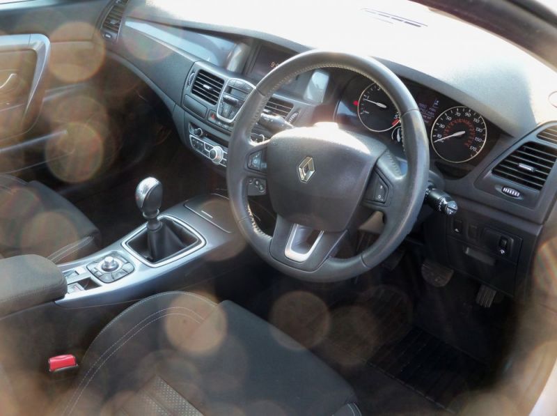 2010 Renault Laguna 2.0 dCi TomTom Edition 2dr image 4