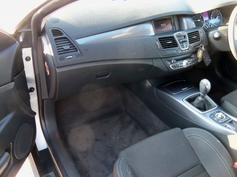 2010 Renault Laguna 2.0 dCi TomTom Edition 2dr image 5