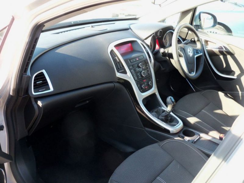 2012 Vauxhall Astra SRi Turbo image 6