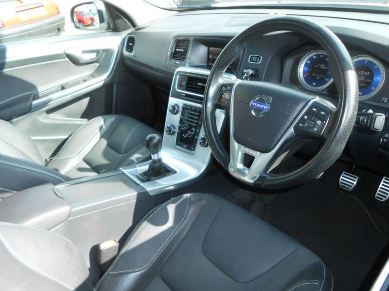 2012 Volvo S60 1.6 D2 R-Design 4dr image 4