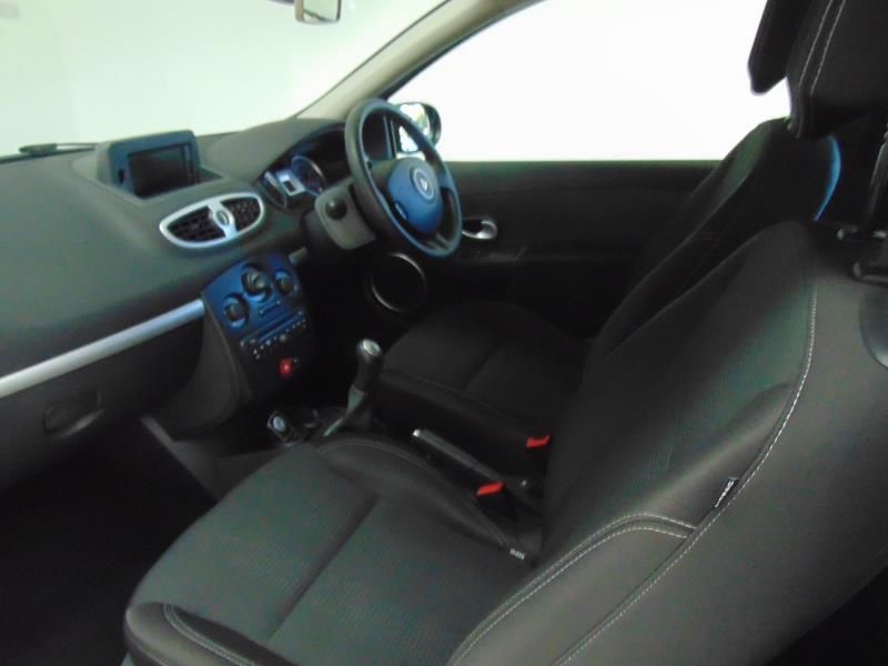 2011 Renault Clio Dynamique Tomtom 16V image 6