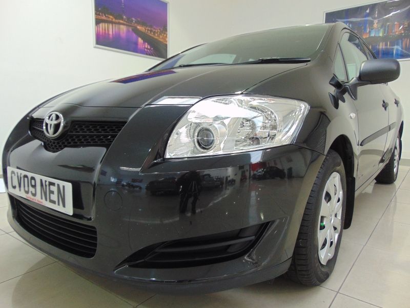 2009 Toyota Auris T3 D-4D Mmt image 1