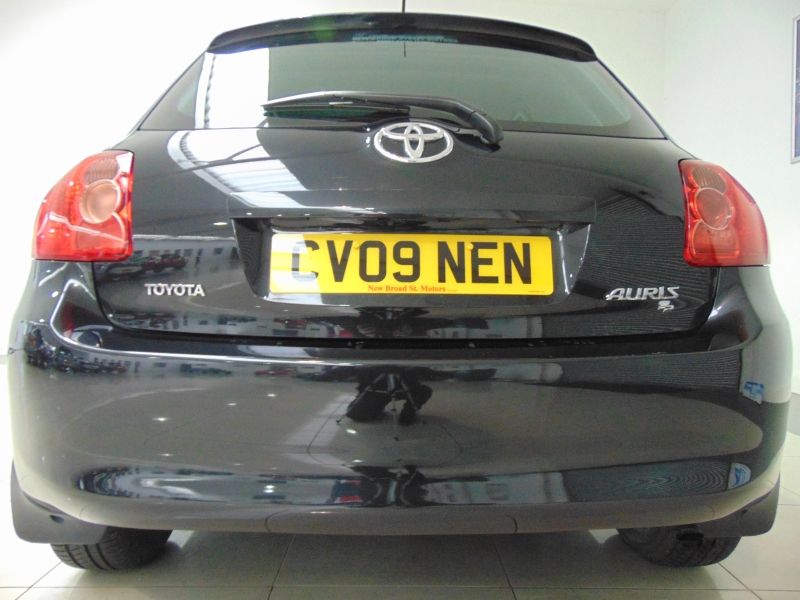 2009 Toyota Auris T3 D-4D Mmt image 4