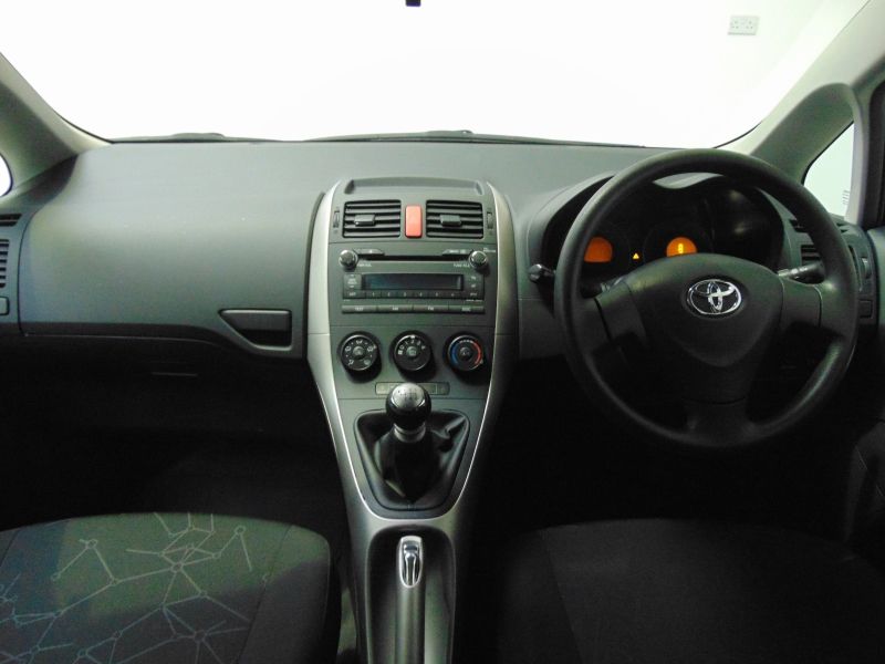 2009 Toyota Auris T3 D-4D Mmt image 6