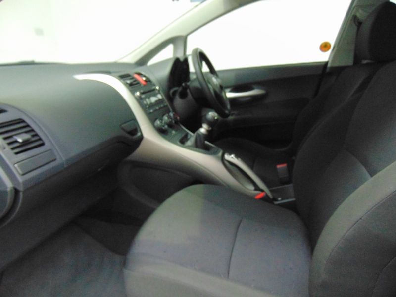 2009 Toyota Auris T3 D-4D Mmt image 7