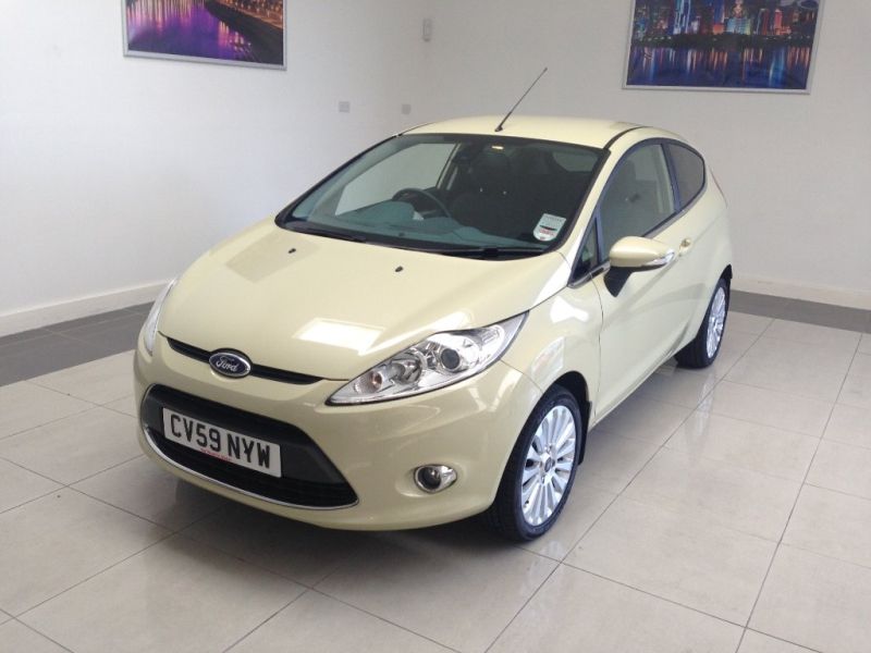 2009 Ford Fiesta Titanium image 1