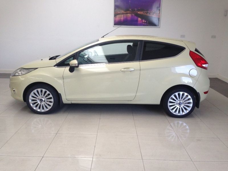 2009 Ford Fiesta Titanium image 3