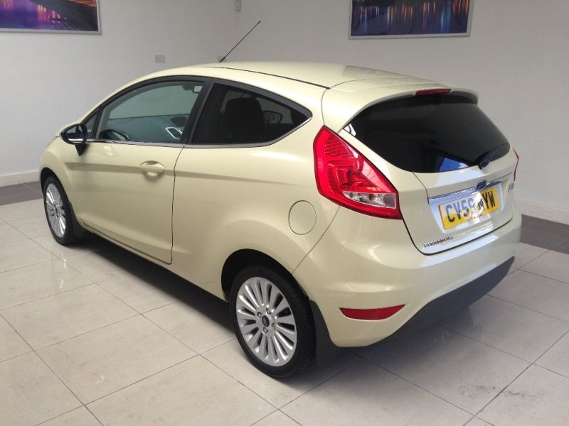 2009 Ford Fiesta Titanium image 4