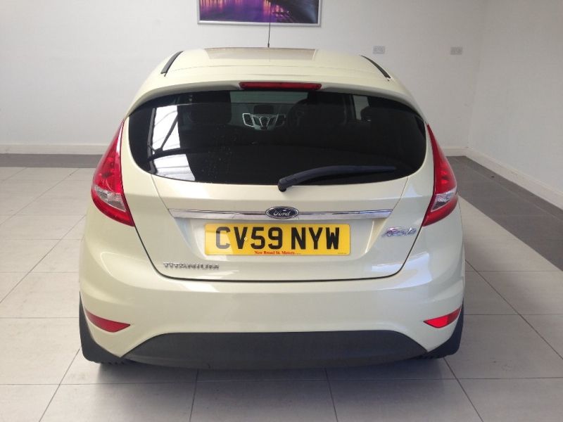 2009 Ford Fiesta Titanium image 5