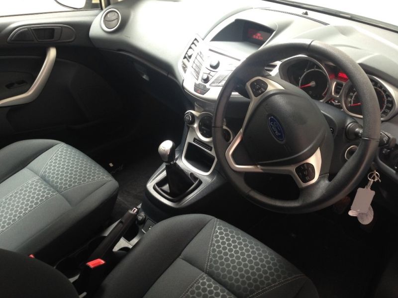 2009 Ford Fiesta Titanium image 6